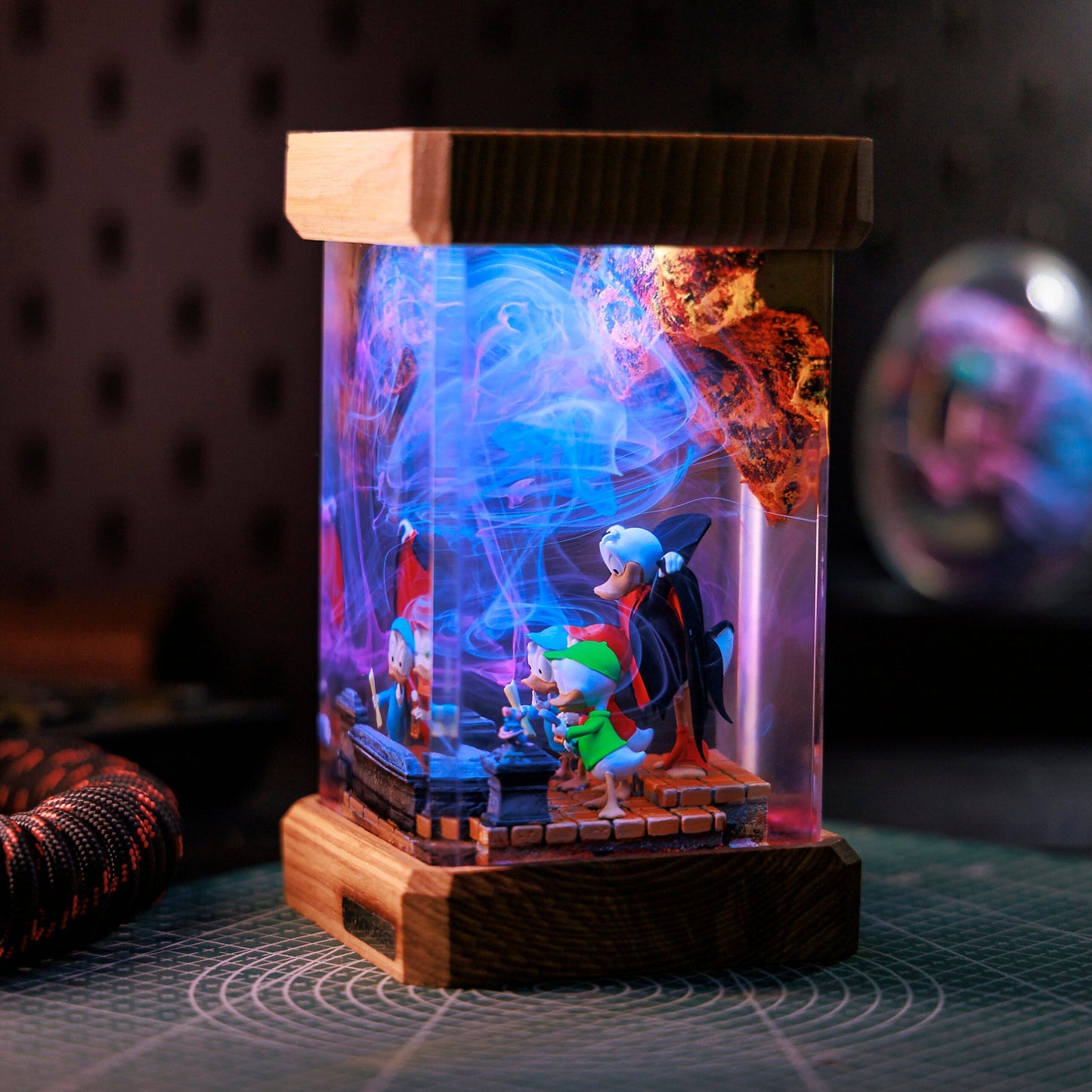 Donald Duck Resin Lamp