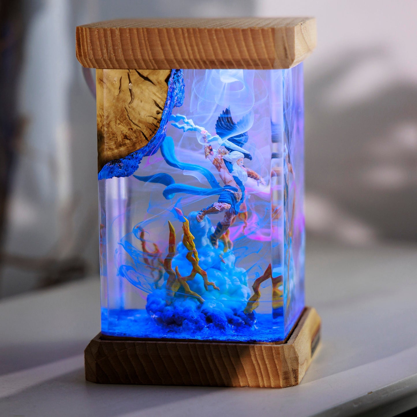 Zeus Marvel Resin Lamp