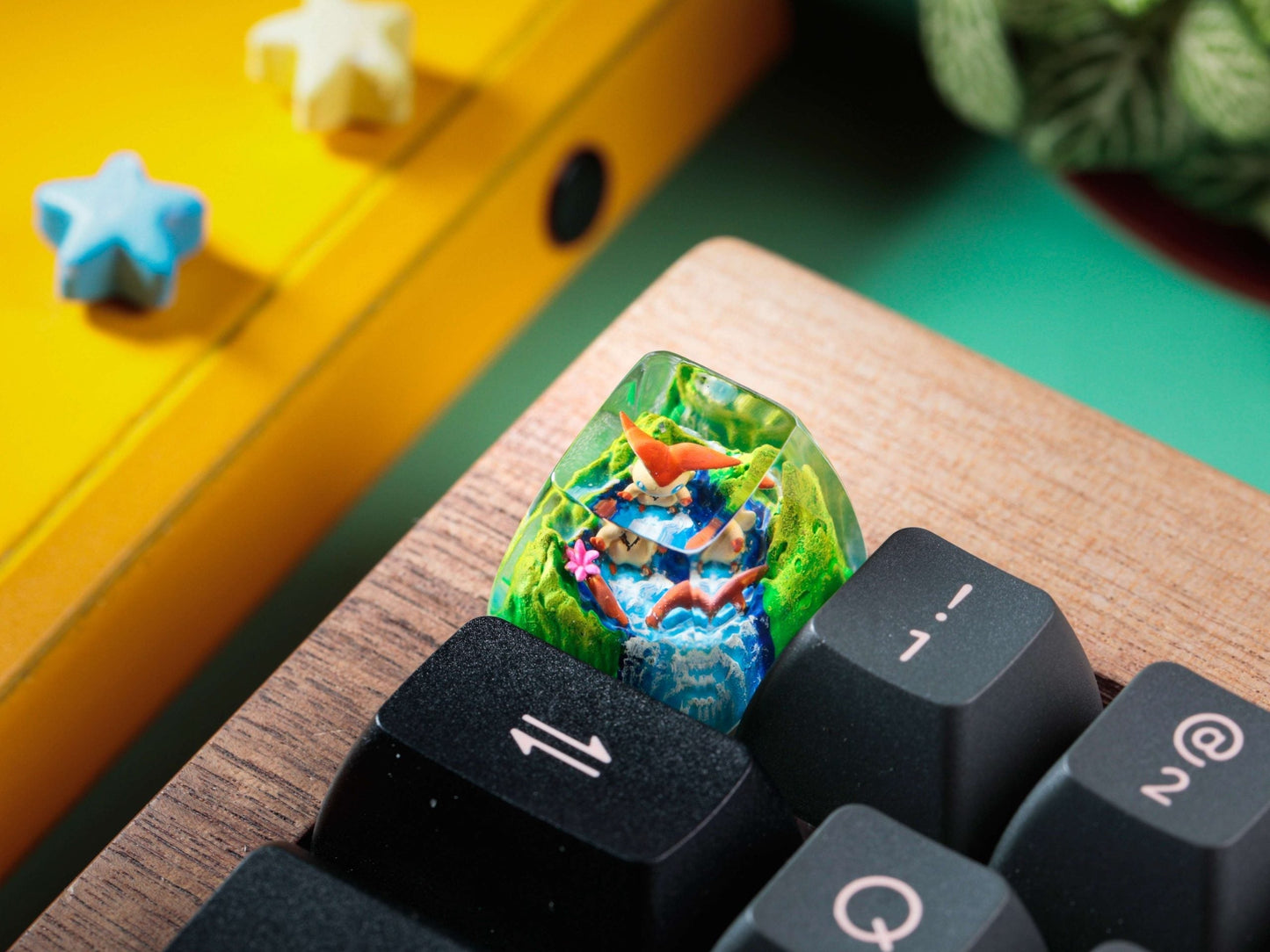 VICTINI POKEMON – ARTISAN KEYCAP