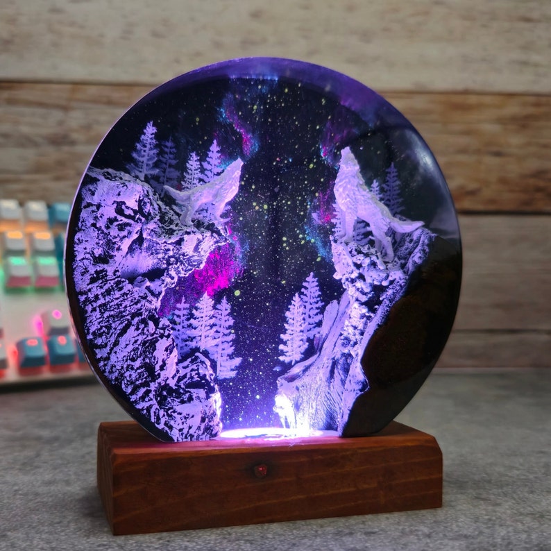 Diorama Wolf Lamp