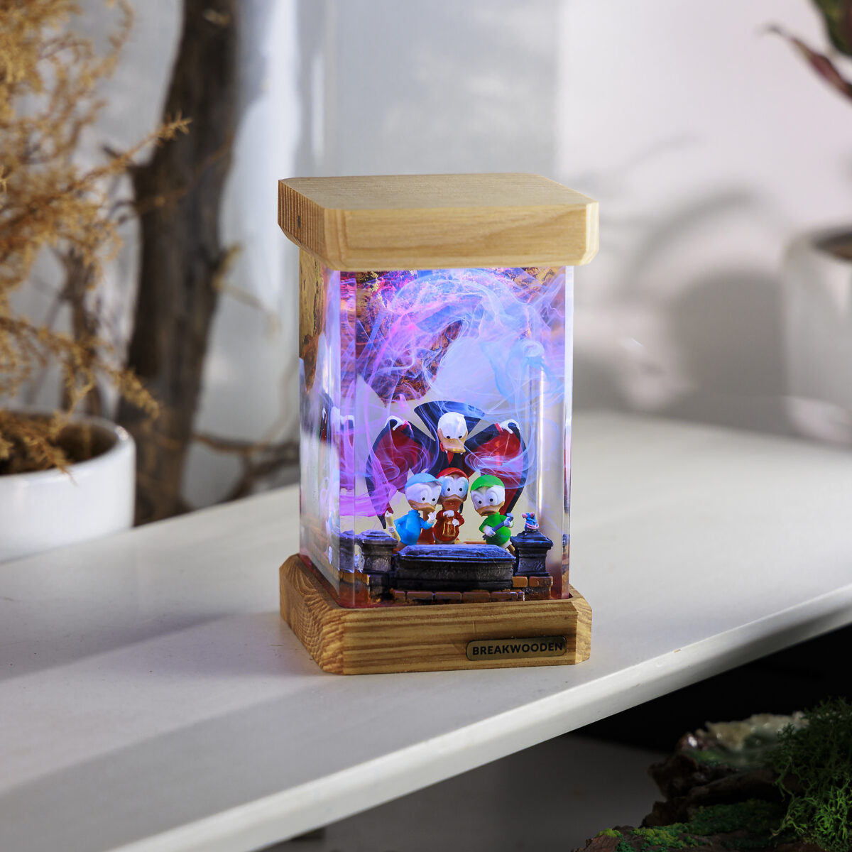 Donald Duck Resin Lamp