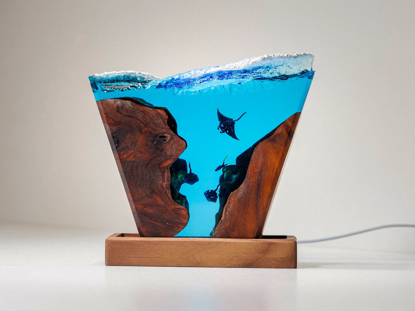 TRIANGLE SEA LAMP – EPOXY LAMP