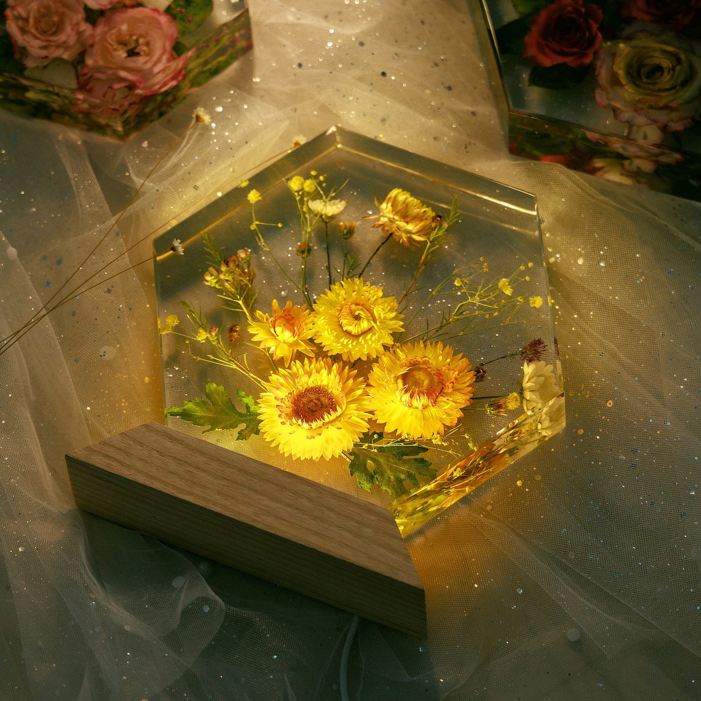 Golden Daisy Flower Resin Lamp