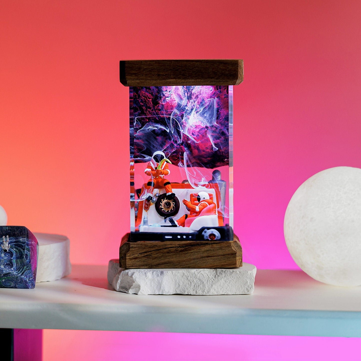 Astronaut on Spaceships Resin Diorama Lamp