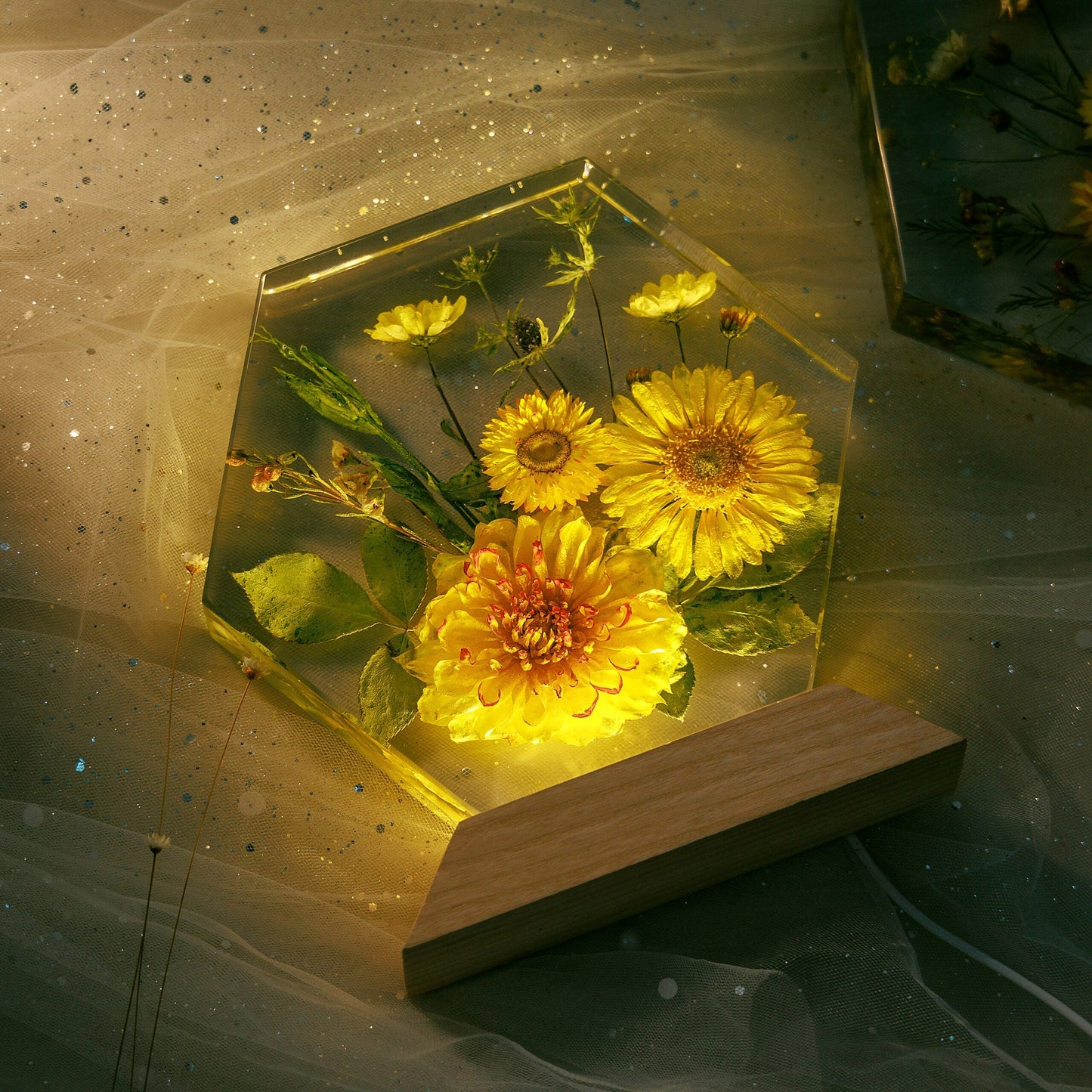 Golden Daisy Ver 2 Flower Resin Lamp