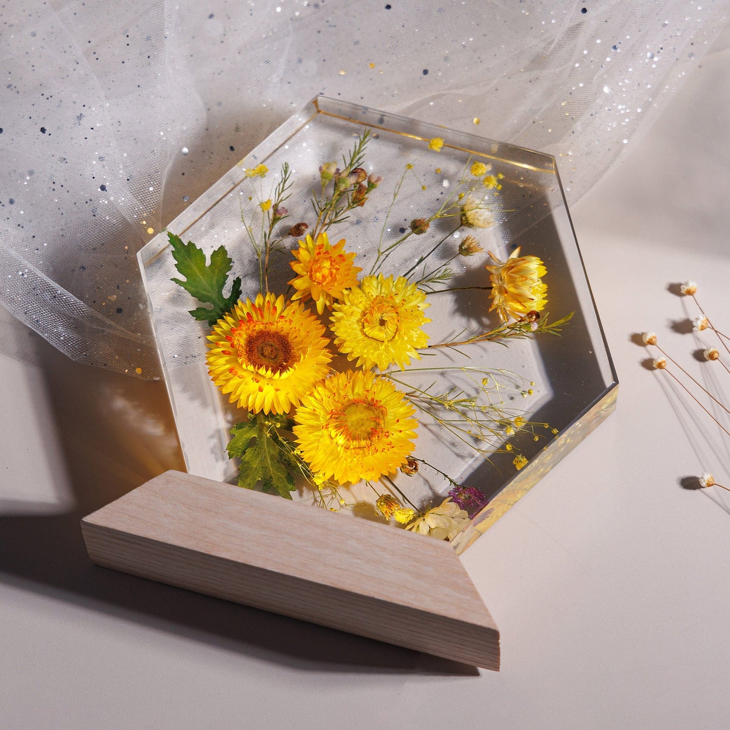 Golden Daisy Flower Resin Lamp