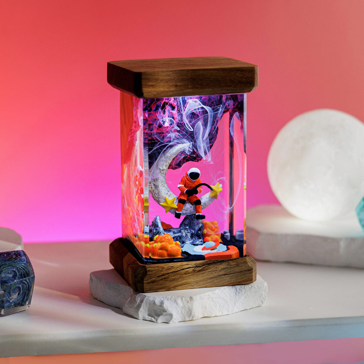 Astronaut on the Moon Resin Diorama Lamp 1