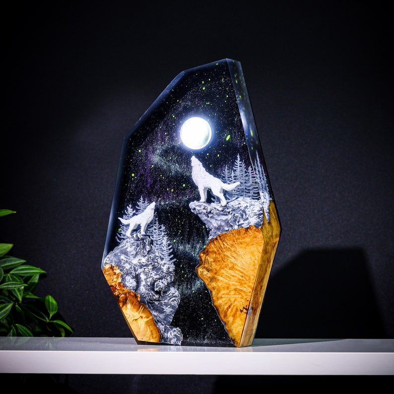 HUNTING MOON Howling Wolf Aurora Night Lamp