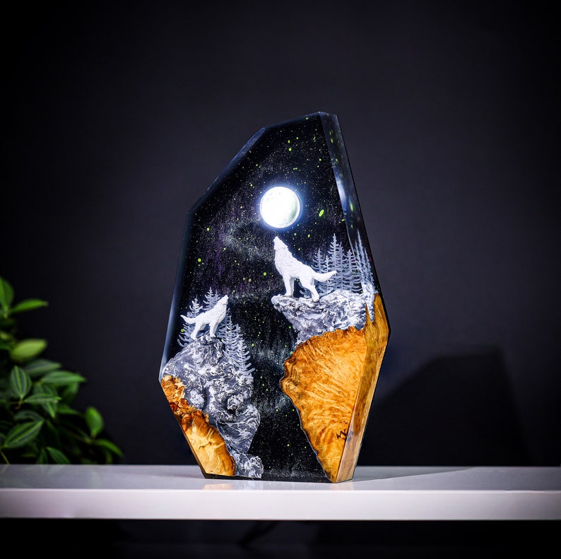 HUNTING MOON Howling Wolf Aurora Night Lamp